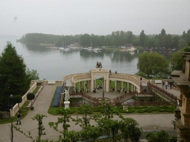 Uitzicht op de tuin vanuit het Schloss